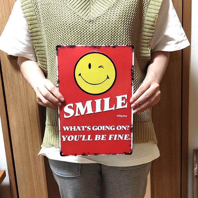 アメリカン レトロ ブリキ看板 スマイル エンボスティンプレート