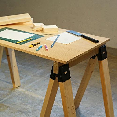 八幡ねじ ソーホースブラケット 黒 2個入 ツーバイフォー材 2×4材