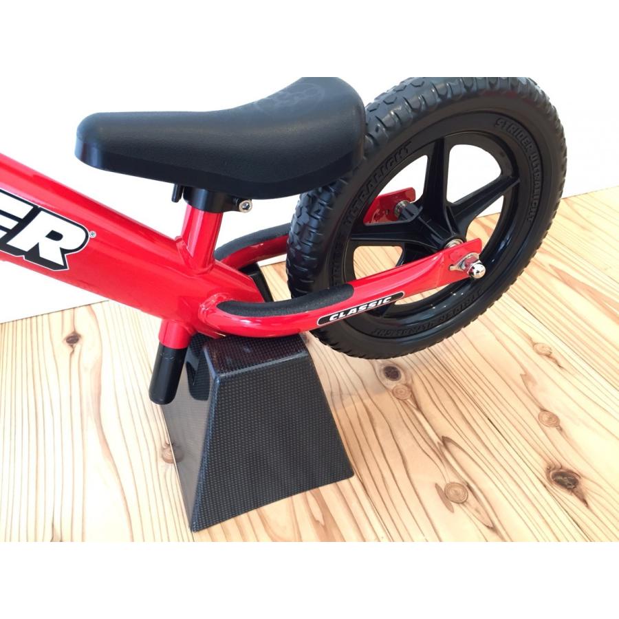 【新発売】ストライダー用　タワー型スタンド tower 特典付 山崎実業 ペダルなし自転車＆ヘルメットスタンド