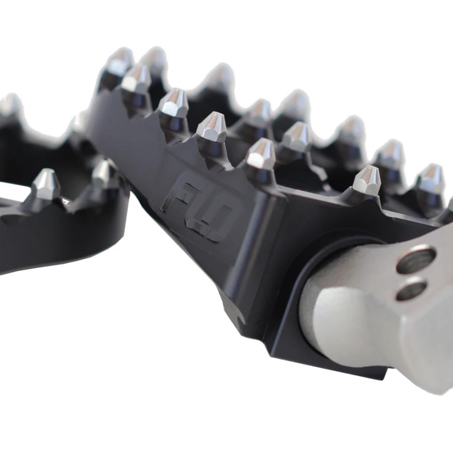FLO motorsports MXスタイル パッセンジャー用フットペグ ブラック 122-8229_1