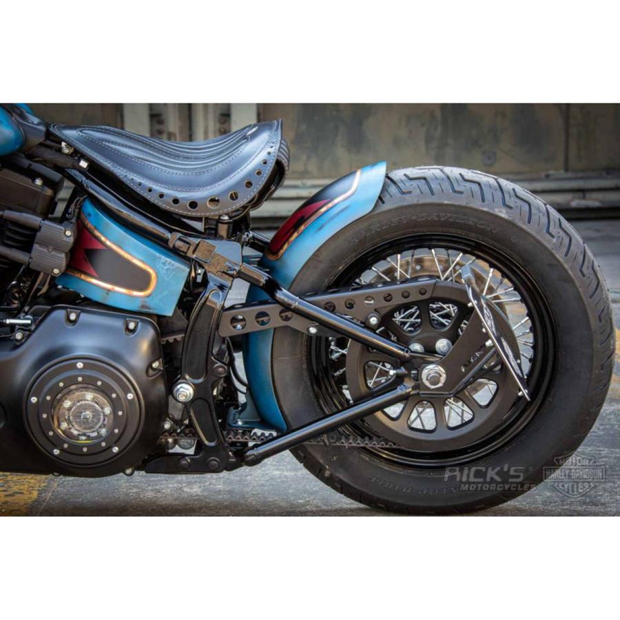 Ricks Motorcycles ソフテイル用 ラウンドホール・ベルトガード マットブラックの画像