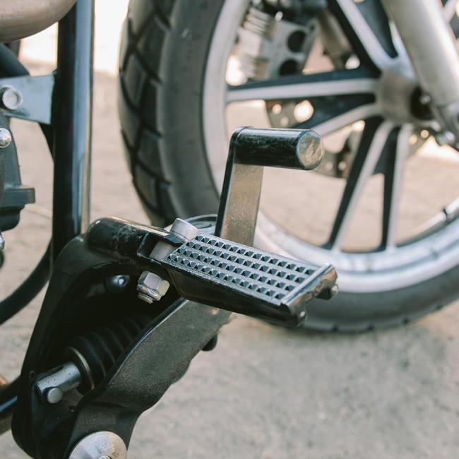 Biltwell サンダーソン・HDクラシックフットペグ ブラック : HD-PARTS 