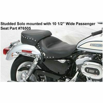 マスタング 76505 Mustang ワイド・ツーリング・スタッド・リアシート