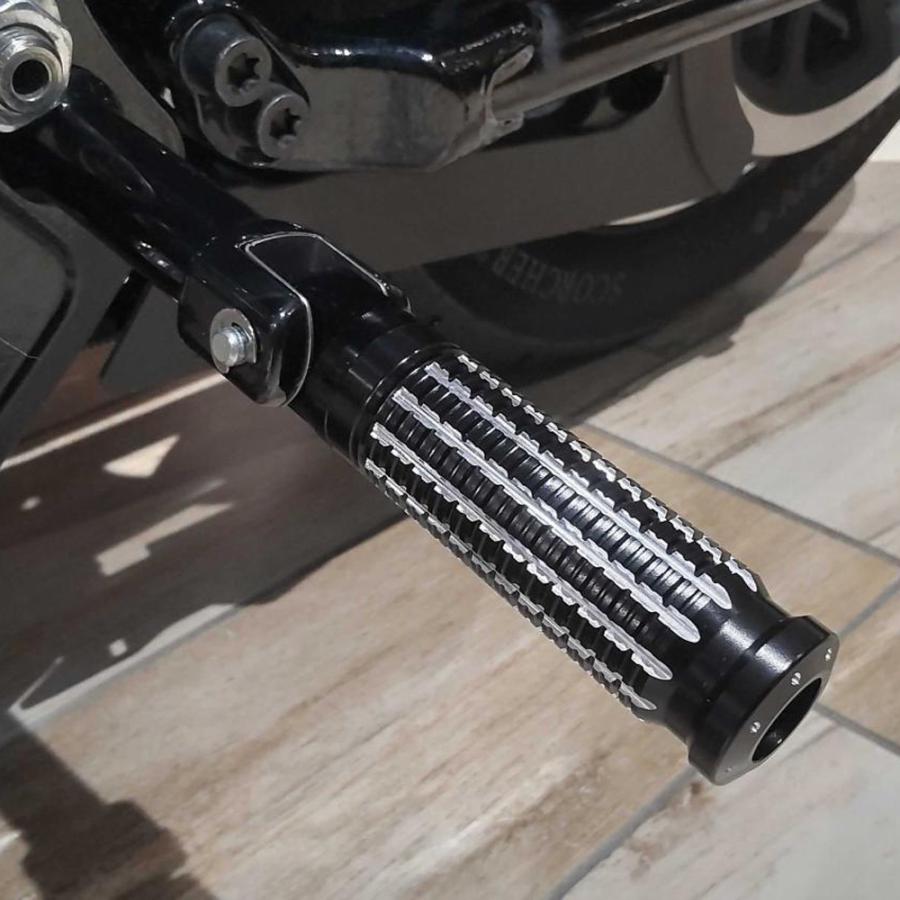 スポーツスターS、ナイトスター、M8ソフテイル アルミパッセンジャーフットペグ (ブラック/シルバー) SPEEDRA_1