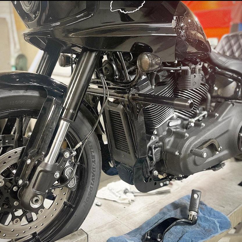 BUNG KING FXLRST用ハイバー クラッシュバー FCB18-HB-22ST : HD-PARTS 
