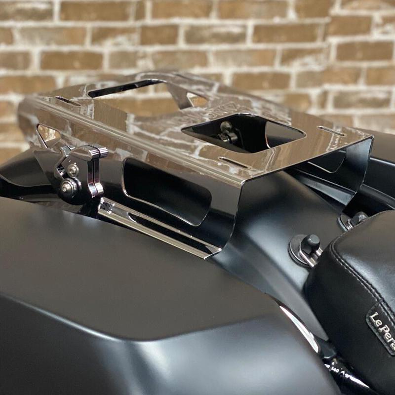 ハーレー、ソロシート用ツアーパックマウント クローム : HD-PARTS