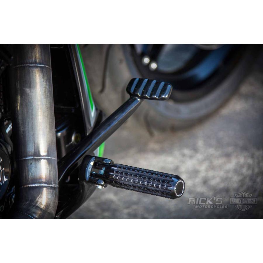 Ricks Motorcycles AK47デザイン・M8ソフテイル用ライダーフットペグ ブラック_1