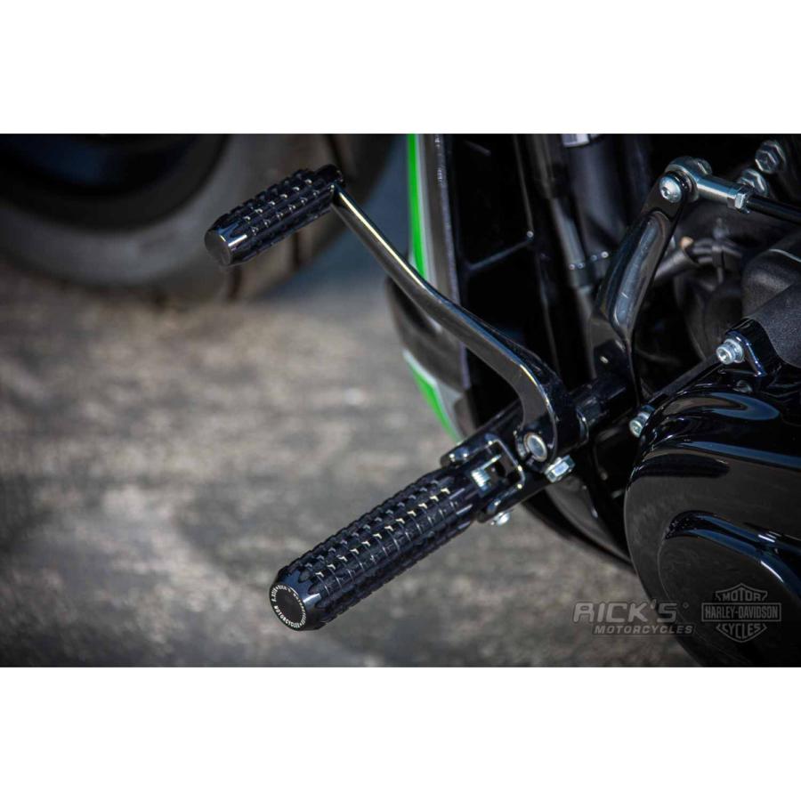 Ricks Motorcycles AK47デザイン・M8ソフテイル用ライダーフットペグ ブラック_2