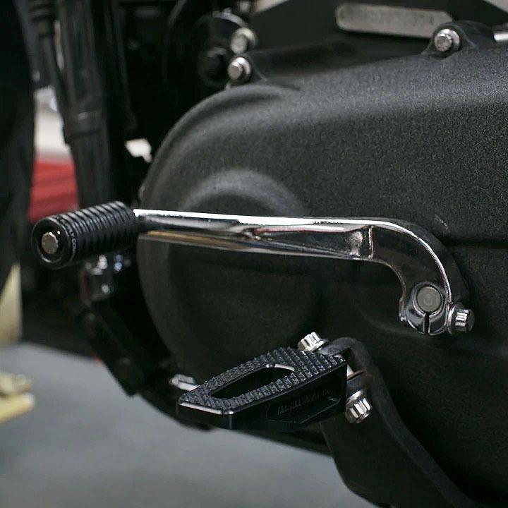 スラッシンサプライ M8ソフテイル P-54 スリム フットペグ ライダー用 ブラックアルマイト THRASHIN SUPPLY