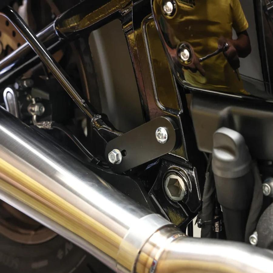 M8ソフテイル OEMサドルバックサポートブラケット Thrashin Supply