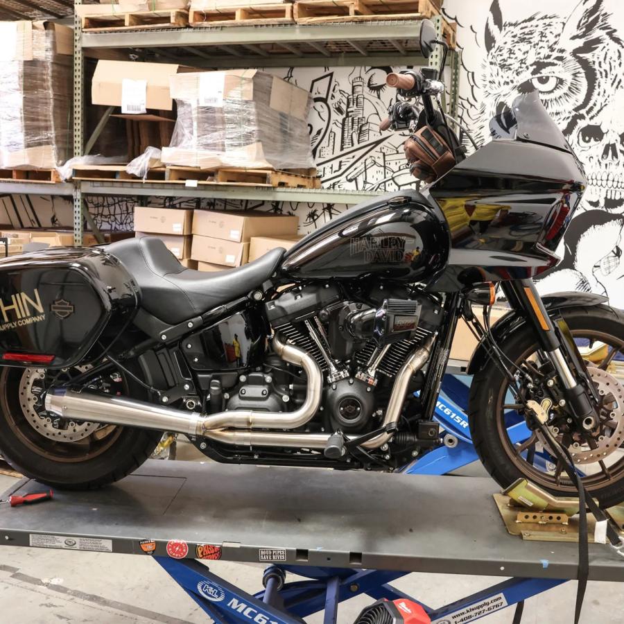 M8ソフテイル OEMサドルバックサポートブラケット Thrashin Supply
