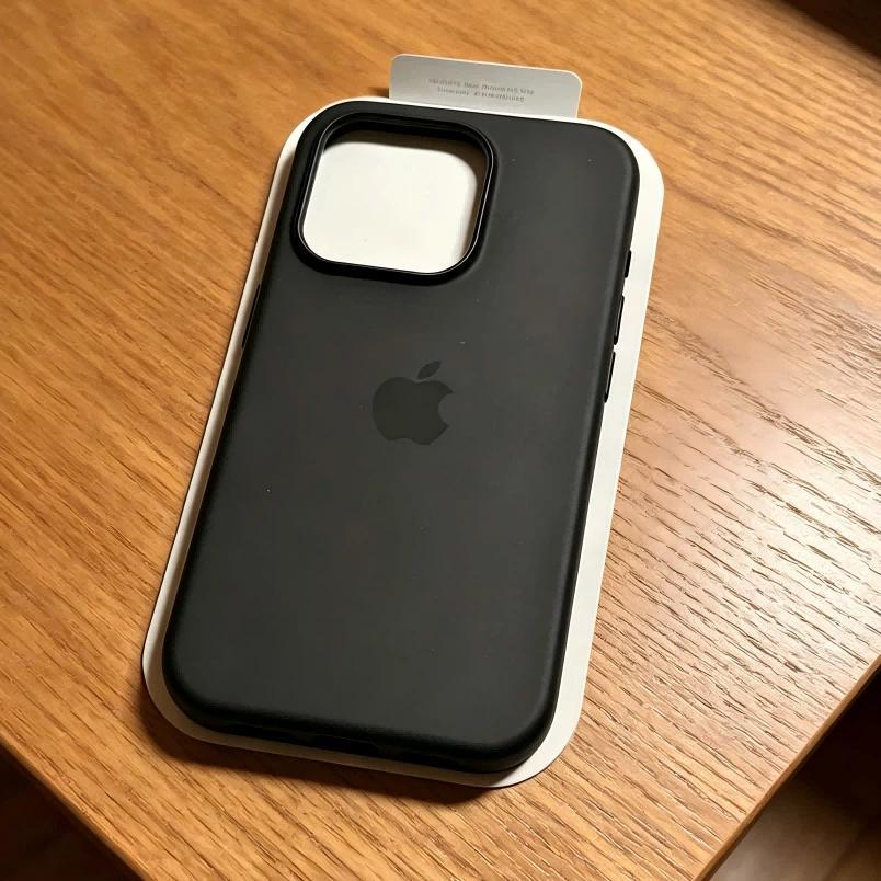 送料無料】MagSafe対応 iPhone 15 Pro シリコンケース・ブラック 新品