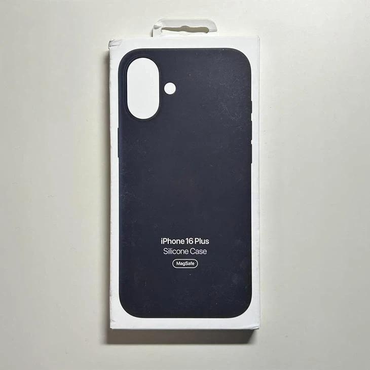 送料無料】MagSafe対応 iPhone 16 Plus シリコンケース・ブラック 新品