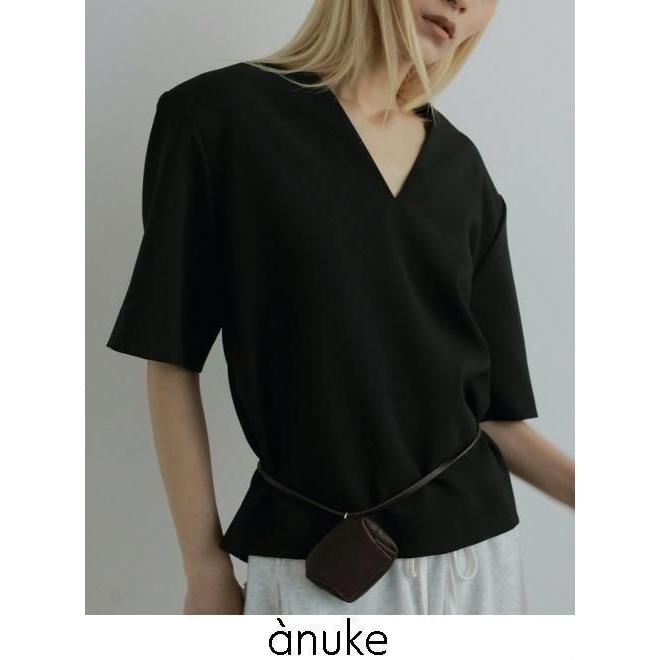 anuke（アンヌーク） Powershoulder Vneck Tops☆ 25秋冬 62520409
