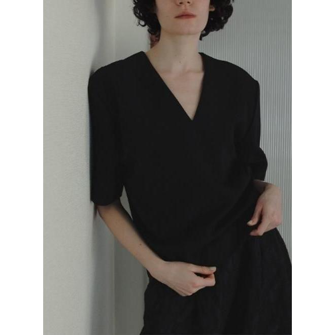 anuke＊トップス anuke（アンヌーク） Powershoulder Vneck Tops☆ 25秋冬 62520409