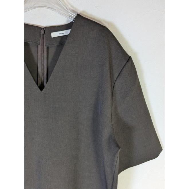 anuke＊トップス anuke（アンヌーク） Powershoulder Vneck Tops☆ 25秋冬 62520409