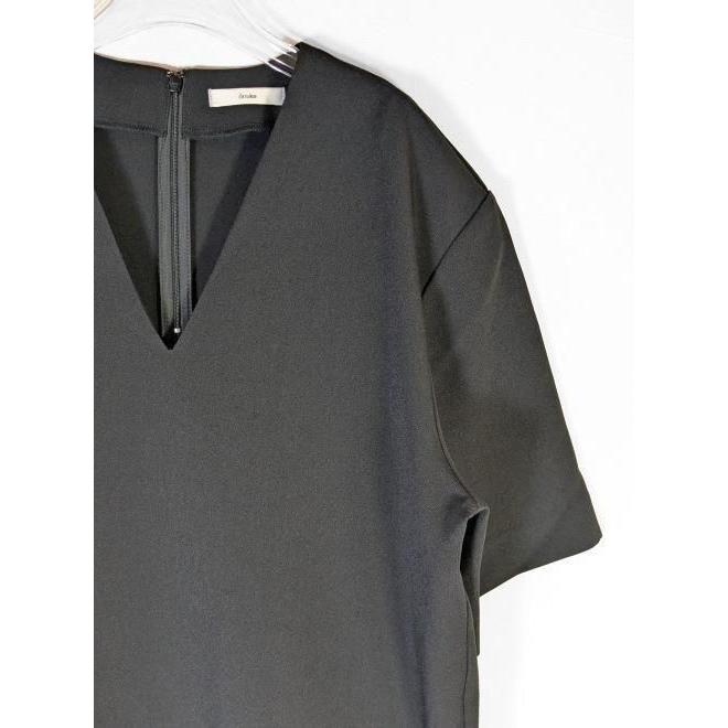 anuke（アンヌーク） Powershoulder Vneck Tops☆ 25秋冬 62520409