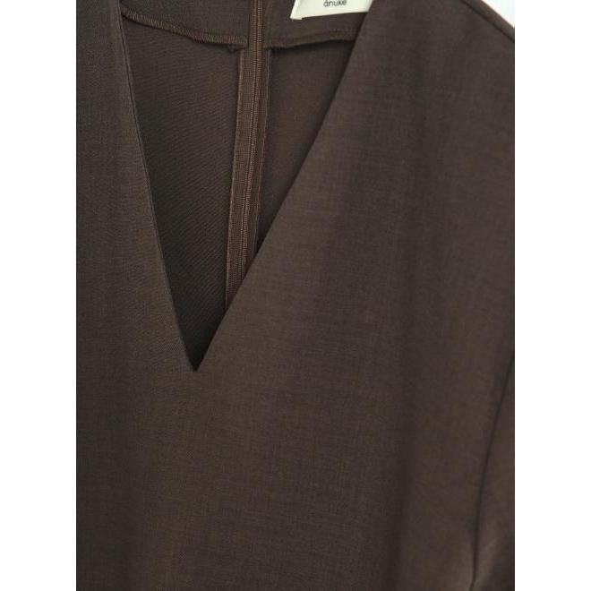 anuke（アンヌーク） Powershoulder Vneck Tops☆ 25秋冬 62520409