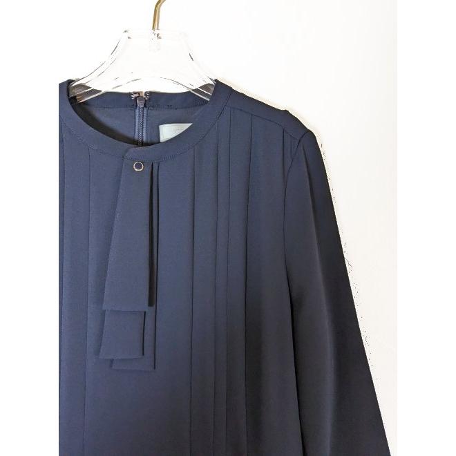 【セルフォード】ボウタイプリーツワンピース　2024 ネイビー　40 セルフォード】ボウタイプリーツワンピース 2024 ネイビー 40