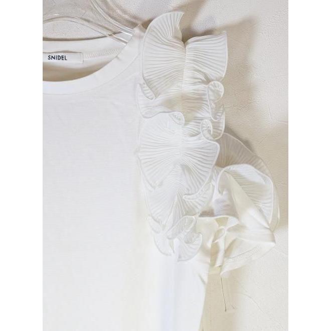 SNIDEL プリーツフリルカットプルオーバー　ホワイト SNIDEL（スナイデル）の「プリーツフリルカットプルオーバー（Tシャツ