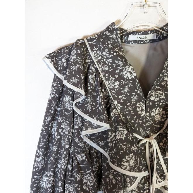 SNIDEL Sustainaフリルプリントワンピース SNIDEL（スナイデル）の「【WEB限定サイズあり】Sustainable