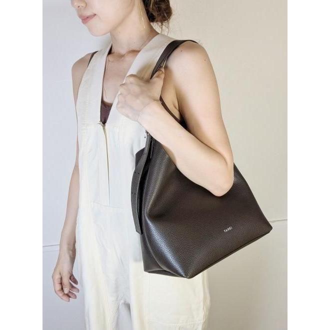 ヤーキ　ショルダーバッグ YAHKI（ヤーキ） シュリンクソフト Wフェイスレザー スクエア