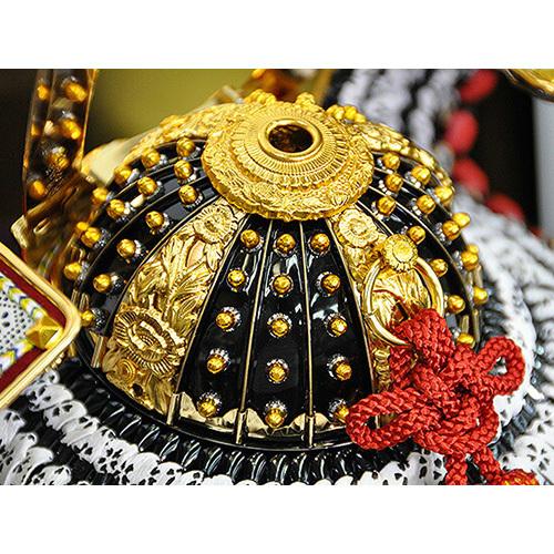 五月人形 兜 コンパクト 平台飾り 兜飾り 伝統工芸甲州印伝本革使用 小桜なめし皮縅兜 金箔屏風平台飾りセット 平安京翠作 平安大新 hm12082 |  | 08