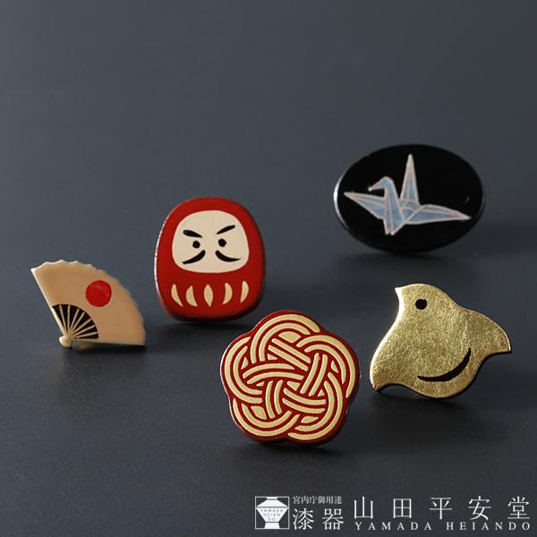 山田平安堂 ラペルピン 千鳥 漆器／退職祝い／男性へのギフト : 漆器