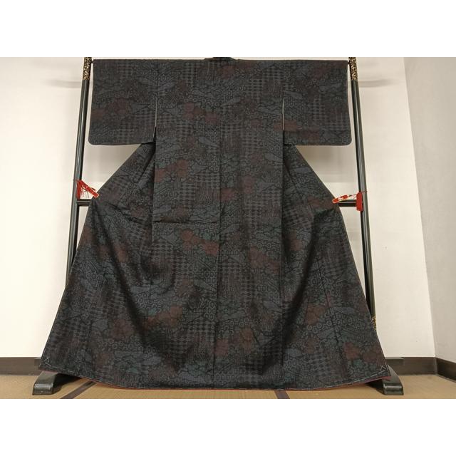 平和屋着物●本場結城紬　重要無形文化財　80亀甲　飛び亀甲柄　御所車花文　正絹　逸品　AAAT0676zg 平和屋着物○本場結城紬 重要無形文化財 80亀甲 飛び亀甲柄 御所車