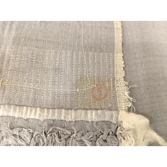 平和屋着物▽本場結城紬 重要無形文化財 単衣 色無地 薄鼠色 証紙付き