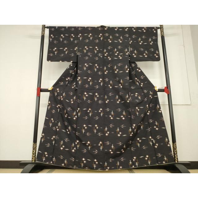 平和屋着物○本場米琉 置賜紬 琉球絣文様 黒地 正絹 逸品 AABF1329ck 