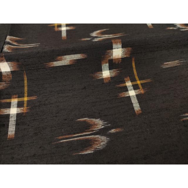 平和屋着物○本場米琉 置賜紬 琉球絣文様 黒地 正絹 逸品 AABF1329ck