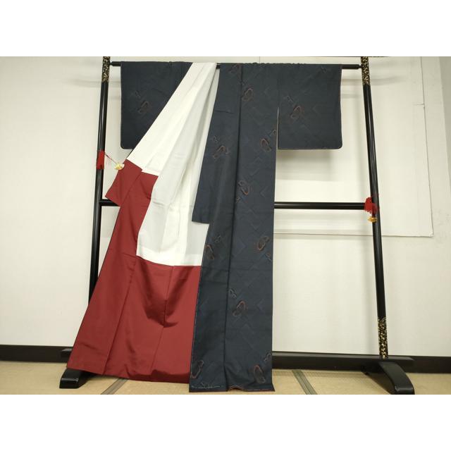 平和屋着物●本場大島紬　カタス7マルキ　舞蝶文　正絹　逸品　AABF2876ck 平和屋着物○本場大島紬 カタス7マルキ 舞蝶文 正絹 逸品 AABF2876ck