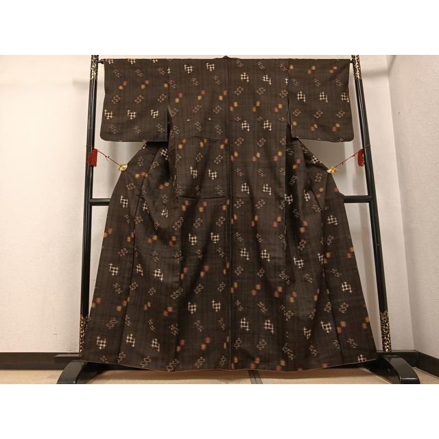 平和屋着物○国指定重要無形文化財 本場久米島紬 手織 琉球絣文様 正絹