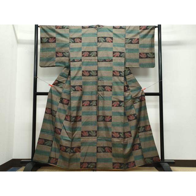 平和屋着物●本場大島紬　9マルキ　泥染め　横段舞蝶文　正絹　逸品　CAAS8416vf 平和屋着物○本場大島紬 9マルキ 泥染め 横段舞蝶文 正絹