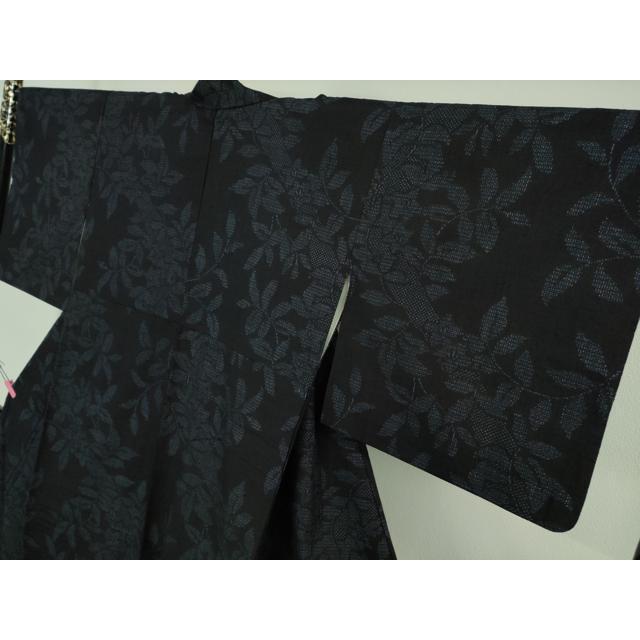 ■　地機　奥順　結城紬　亀甲　花　着物　飛び柄　深緑　証書あり　無形文化財 本場結城紬】 80山亀甲詰絣 地機・手織り 「ベタ亀甲・濃紺色」 織物