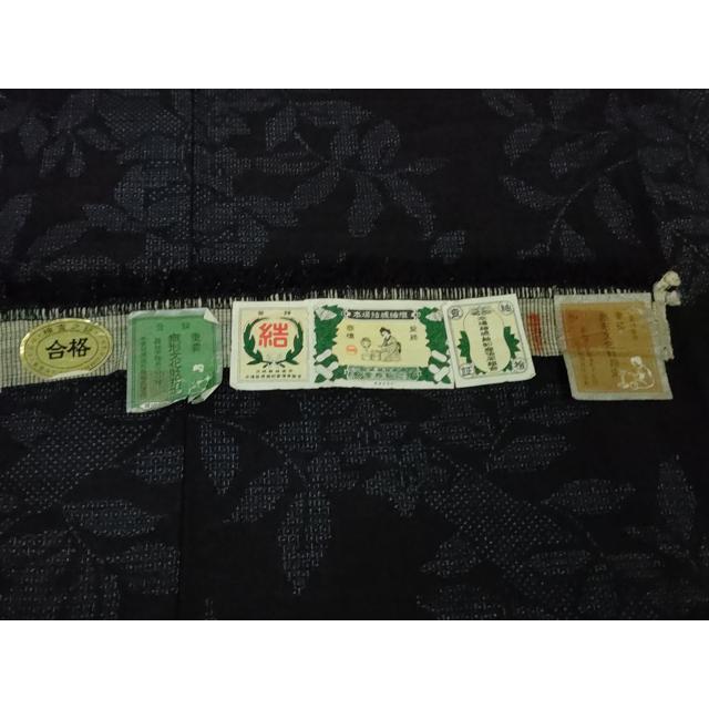 ■　地機　奥順　結城紬　亀甲　花　着物　飛び柄　深緑　証書あり　無形文化財 本場結城紬】 80山亀甲詰絣 地機・手織り 「ベタ亀甲・濃紺色」 織物