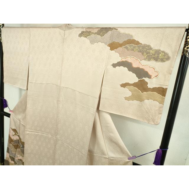 平和屋本店●極上　皇室献上作家　藤井寛　訪問着　駒刺繍　雲重ね　灰桜色地　金彩　逸品　DZAB2197kh6 平和屋本店○極上 皇室献上作家 藤井寛 訪問着 駒刺繍 雲重ね 灰桜色地