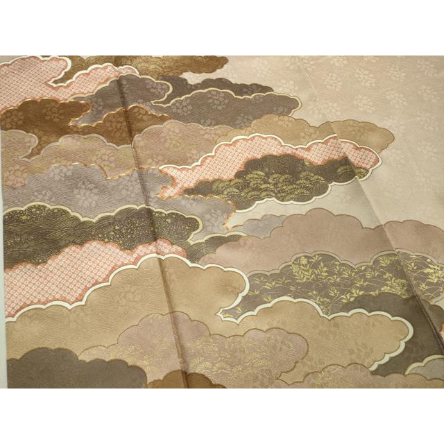 平和屋本店●極上　皇室献上作家　藤井寛　訪問着　駒刺繍　雲重ね　灰桜色地　金彩　逸品　DZAB2197kh6 平和屋本店○極上 皇室献上作家 藤井寛 訪問着 駒刺繍 雲重ね 灰桜色地