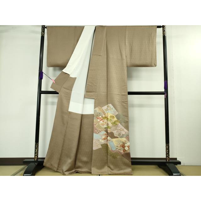 平和屋本店●極上　皇室献上作家　藤井寛　色留袖　駒刺繍　舞蝶四季花文　銀煤竹色地　金彩　逸品　DZAB4741kh6 平和屋本店○極上 皇室献上作家 藤井寛 色留袖 駒刺繍 舞蝶四季花文 銀