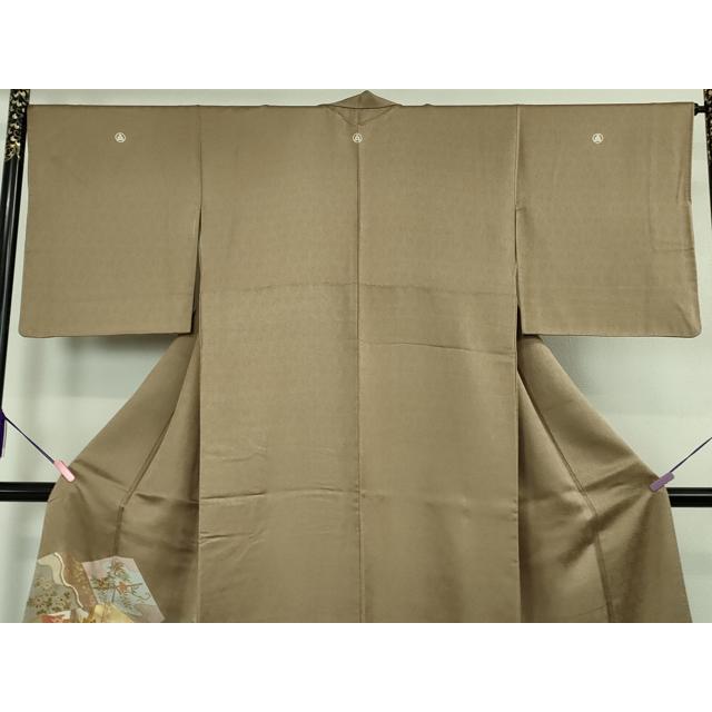 平和屋本店●極上　皇室献上作家　藤井寛　色留袖　駒刺繍　舞蝶四季花文　銀煤竹色地　金彩　逸品　DZAB4741kh6 平和屋本店○極上 皇室献上作家 藤井寛 色留袖 駒刺繍 舞蝶四季花文 銀