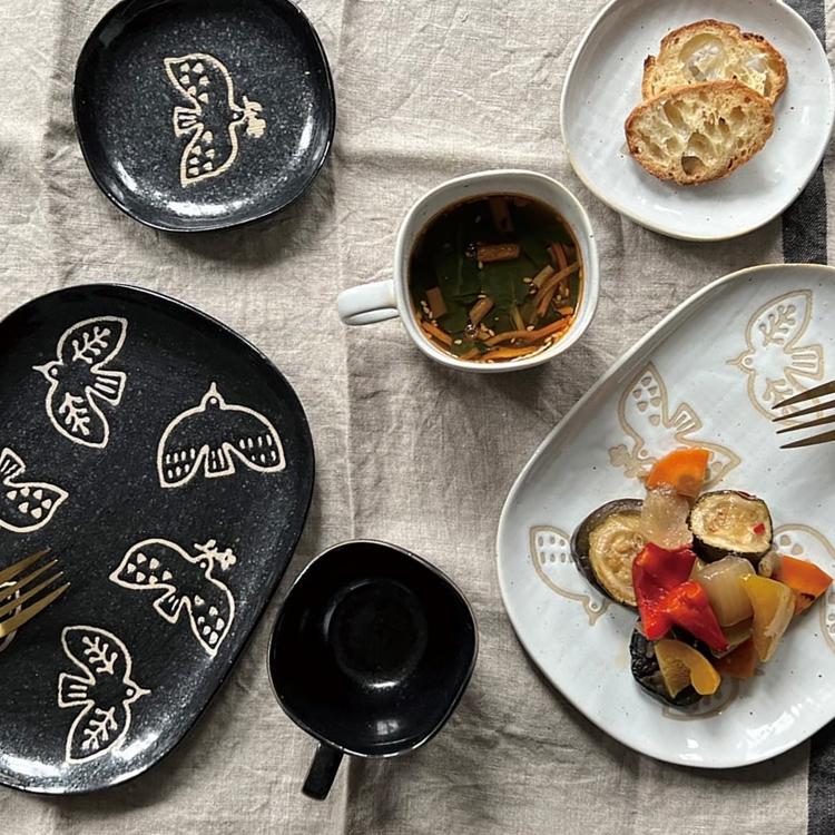 和食器 ナデ角 小皿 トリトハ 全2色 瀬戸焼 陶器 プレート 日本