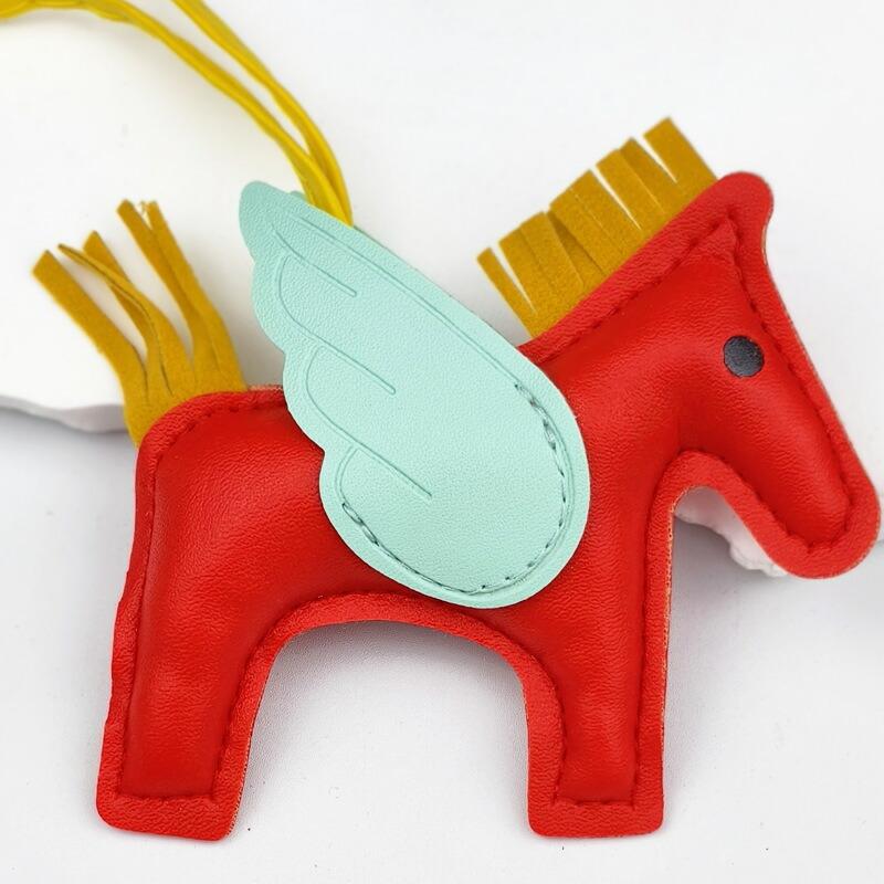 バッグチャーム 馬チャーム ロデオチャーム ペガサス キーホルダー PUレザー 軽量 小型 高級 かわいい おしゃれ 母の日 ギフト レザー小物 |  | 38