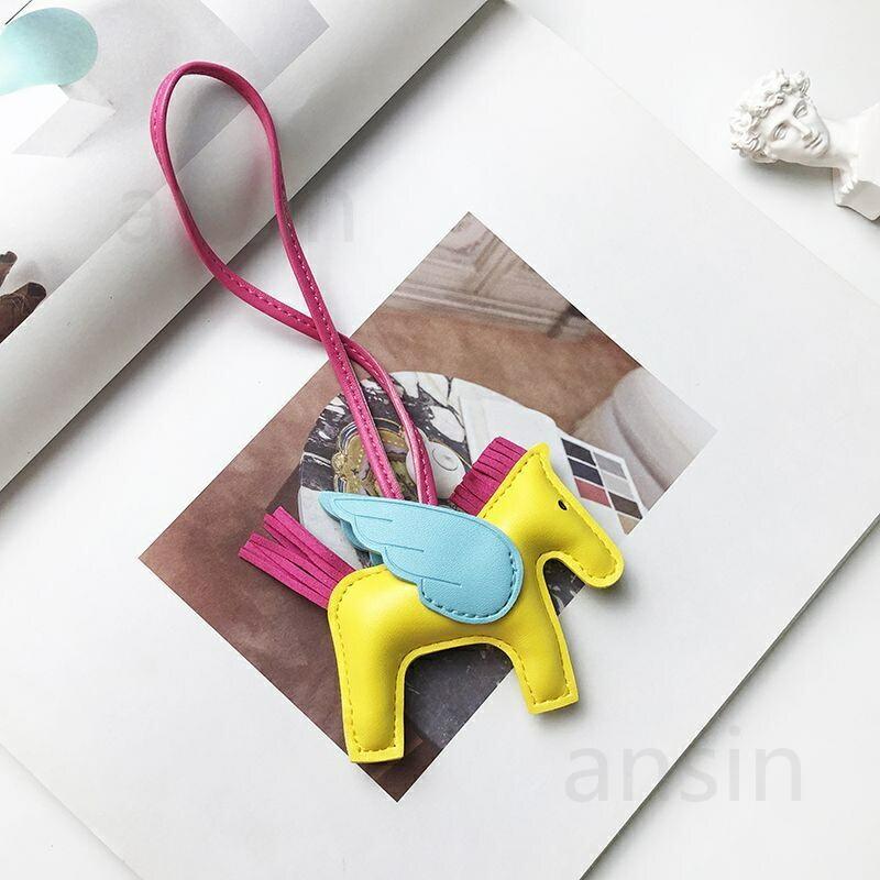 バッグチャーム 馬チャーム ロデオチャーム ペガサス キーホルダー PUレザー 軽量 小型 高級 かわいい おしゃれ 母の日 ギフト レザー小物 |  | 02