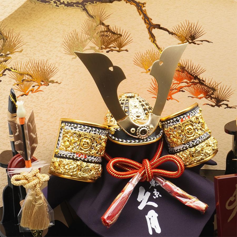 久月作 5号 金小札赤糸縅ノ兜 遠山松二曲屏風収納台飾り 五月人形/端午の節句/子供の日/男の子/コンパクト/人形の久月/家紋 | 久月 | 03