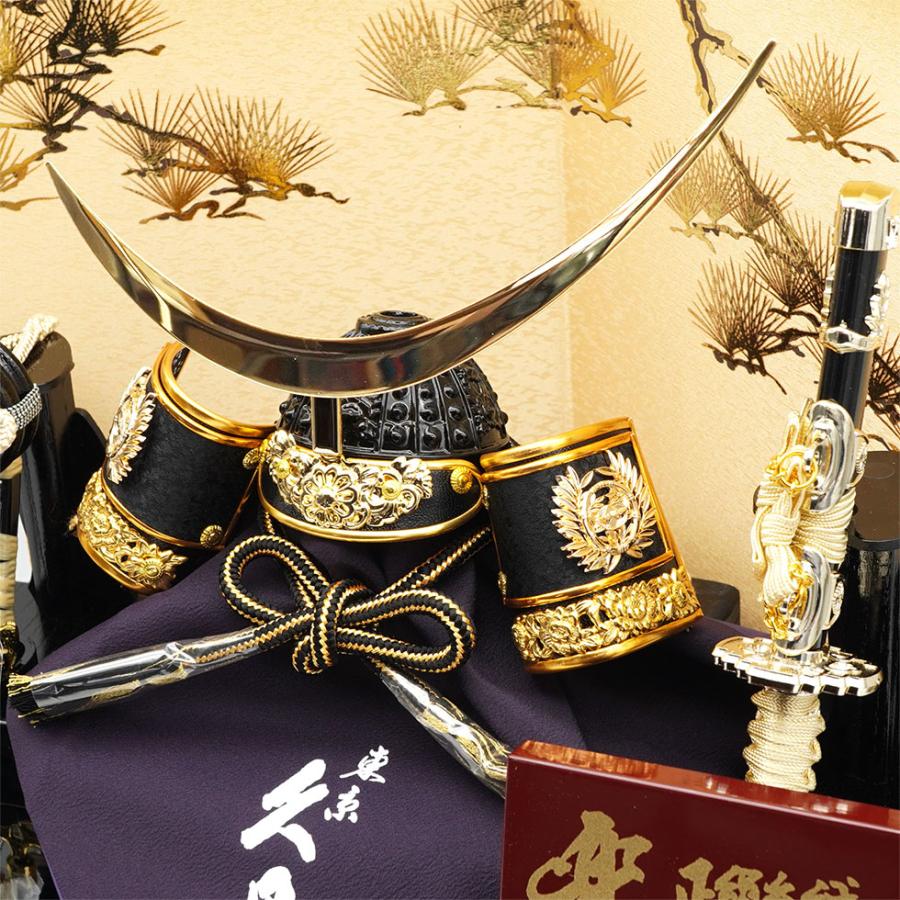 久月作 5号 伊達政宗公ノ兜 遠山松二曲屏風収納台飾り 1006SG 五月人形/端午の節句/子供の日/男の子/コンパクト/兜 ５号/人形の久月/家紋 | 久月 | 03