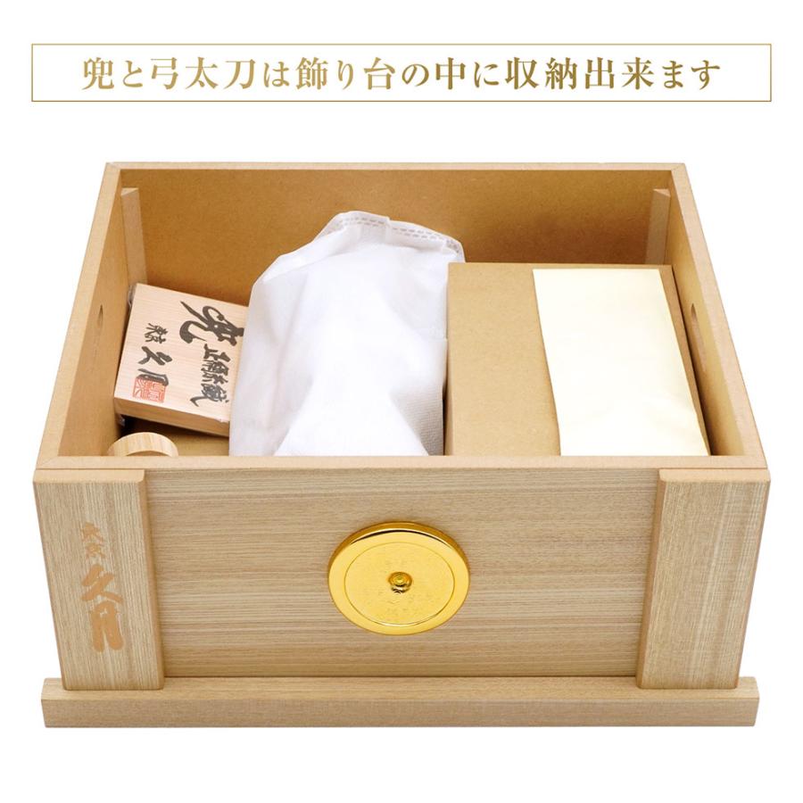 久月作 8号 金小札緋糸縅ノ彫金兜 松に月二曲屏風針桐収納台飾り 五月人形/端午の節句/子供の日/男の子/コンパクト/人形の久月/家紋 | 久月 | 01