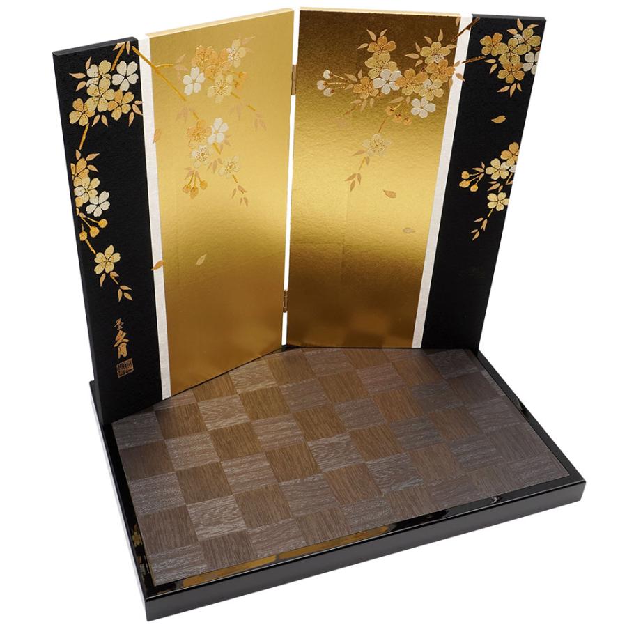 久月作 8号 正絹赤中白縅彫金兜 白銀夜桜二曲屏風平飾りセット 五月人形/端午の節句/子供の日/男の子/コンパクト/家紋/人形の久月 | 久月 | 06