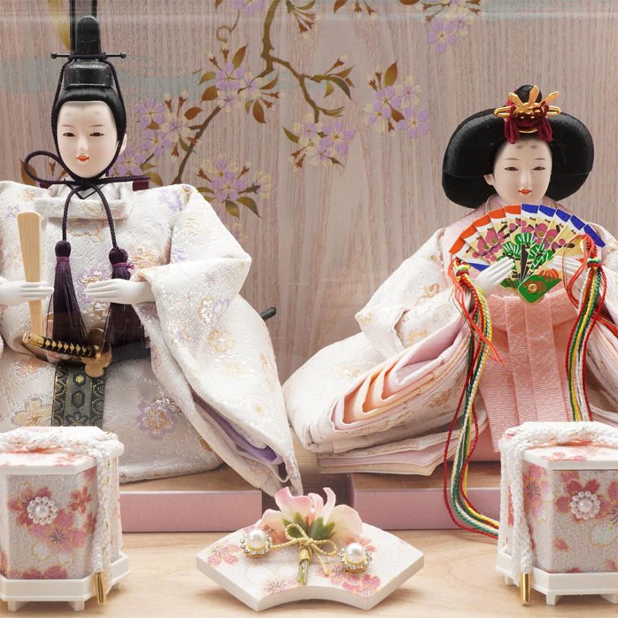 久月作 おひなさま 親王飾り アール型アクリルケース入り　ピンク/木目　雛人形/ひな人形/雛祭り/節句/コンパクト/女の子/人形の久月 | 久月 | 02