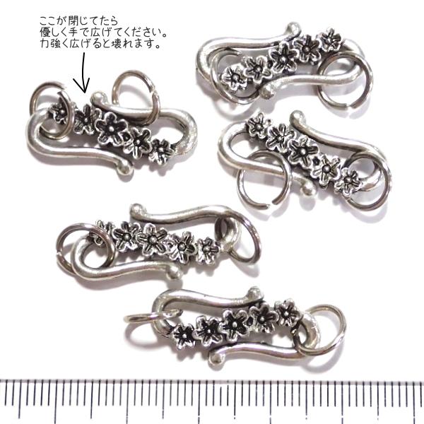 10164-《トグル》　ＮＹピューター　花フック　銀古美　花全長２４mm　５ペア/１セット |  | 01